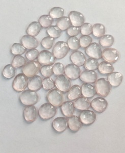 Quartz Rose naturel de taille libre, taille irrégulière, coupe Rose, qualité supérieure, ample, coupe rose irrégulière - Product Image 3