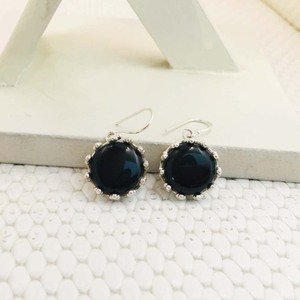 ต่างหูเงินสเตอร์ลิง925ของผู้หญิงเครื่องประดับอินเดียขายส่งสไตล์อินเดียสีดำโอนิกซ์ลายดอกไม้ - Product Image 1