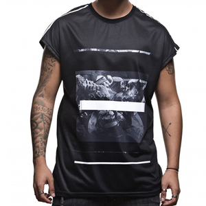 เสื้อยืดแขนสั้นสีดำสำหรับผู้ชาย พิมพ์ลายดิจิทัล ดีไซน์สปอร์ต คอกลม ทรงปกติ แห้งเร็ว ผลิตจากผ้าเจอร์ซีย์ - Product Image 1
