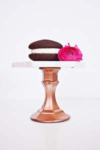 Superventas decorativo mármol blanco superior base de madera soporte para pasteles soporte para cupcakes moderno personalizado mármol y madera soporte para pasteles - Product Image 3