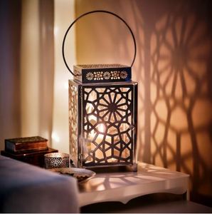 Lanterne marocaine de meilleure qualité en métal gravé argenté de meilleur design pour les décorations intérieures et extérieures de mariage et de Noël - Product Image 3