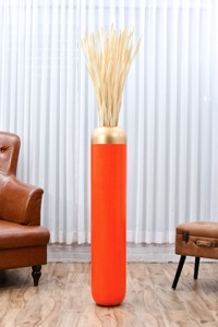 Vase de sol moderne en métal orange avec dessus doré, design artisanal - Product Image 2