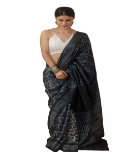 Kanchipuram Saree en soie Tenue de soirée Mariage indien Dernier créateur Banarasi Sari en coton et soie avec chemisier Vêtements pour dames Grossiste de vêtements - Product Image 1
