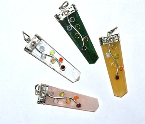 Pendentifs chakras en forme de fleur, vente exceptionnelle, mélange de cristaux - Product Image 1