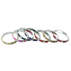 Juego de brazaletes con incrustaciones de resina y metal de Latón chapado en plata de estilo americano para niñas y mujeres artículos hechos a mano en la India - Product Image 1