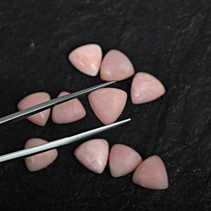 Pierre précieuse naturelle Cabochon en vrac coupe trillion en forme d'opale rose très abordable fabrication de bijoux grossiste pierre - Product Image 4