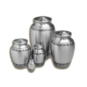 Urnes de crémation en métal gravées à la main de feuille attrayante qualité durable nouvelle urne de cendres funéraires de conception pour la décoration funéraire - Product Image 4
