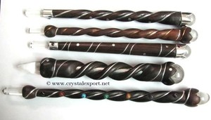 Meilleur rapport qualité-prix pour les baguettes de guérison en bois à motifs variés : Baguettes de guérison en bois à motifs variés en vente - Product Image 2