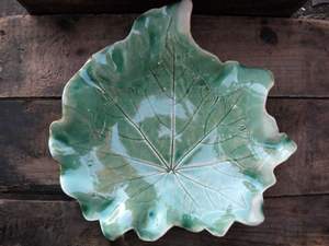 Juego de 4 bandejas para servir en forma de hoja en aluminio con elegante acabado de 2 colores, perfecto para utensilios de cocina y accesorios de vajilla - Product Image 6