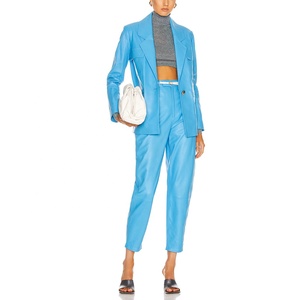 Prix d'usine femmes peau de mouton 100% cuir véritable de haute qualité avec Logo en relief personnalisé et pantalon Design - Product Image 4