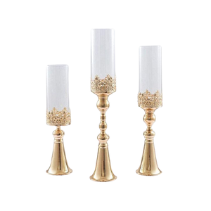 Soporte de vela de tres tamaños diferentes en soporte de vela pulido de oro de metal con chimenea de vidrio para decoración del hogar - Product Image 1
