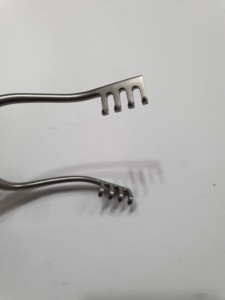 Rétracteur Adson manuel de qualité supérieure en acier inoxydable, instruments chirurgicaux vétérinaires, revêtement doré, approuvé ISO 13485/9001, Endo - Product Image 3