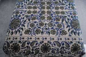 Couvre-lit exclusif Suzani de style bohème ethnique de 260 cm x 452 cm brodé à la main en coton naturel pour la maison d'hôtel - Product Image 4