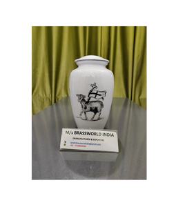Brassworld India Aluminio pintado a mano Cordero y bandera Urna de cremación Suministros funerarios - Product Image 1