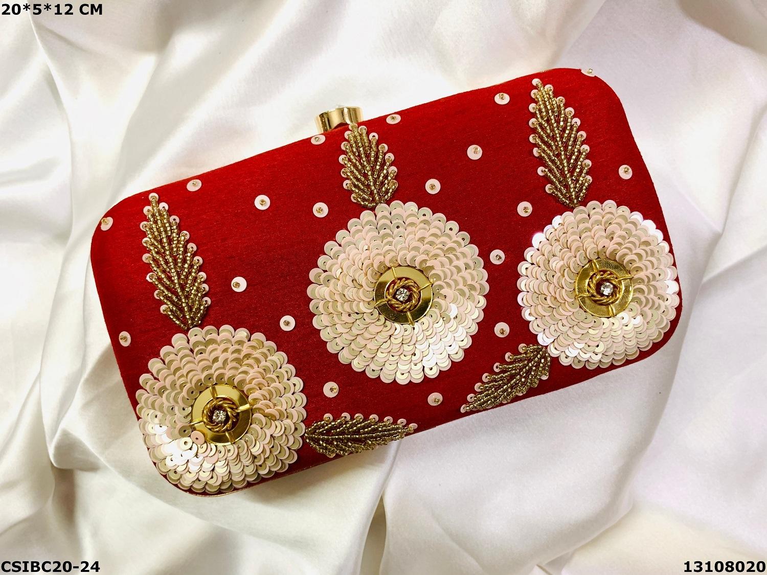 สีแดงเข้ม