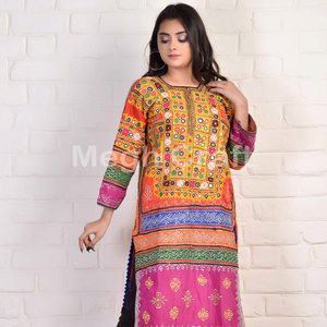 Haut/Tunique/Kurta/Veste brodée à la main de la culture balouche - Broderie de Kutch, robe du Sindh - Haut brodé - Robe de culture bohème gitane - Product Image 1