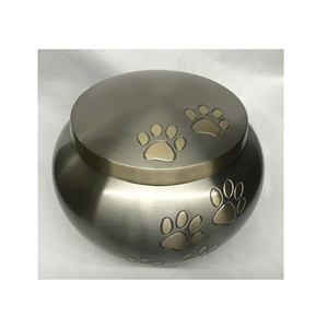 Urne funéraire métallique pour animaux de compagnie avec gravure à la main conçue de cendres humaines solides souvenir commémoratif funéraire en métal urnes humaines pour adultes - Product Image 3