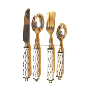 Juego de cubiertos con acabado dorado de acero inoxidable ecológico, cubiertos hechos a mano con mango de resina, vajilla sostenible económica - Product Image 1