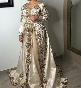 Caftan de luxe, élégant et tendance, pour fête et mariage, bijoux en verre de cristal, avec pierres décoratives, travail, = 2020 - Product Image 1