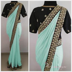 Vêtements de réception de créateur en coton et soie avec sari de couleur noire imprimé et blouse non cousue Vêtements pour femmes indiennes Prix de gros ApparelGarment - Product Image 5