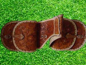 Bolsas de sillín de salto con herramientas manuales de cuero genuino para caballos Suministros ecuestres con bolsa de sillín de caballo de cuero - Product Image 3