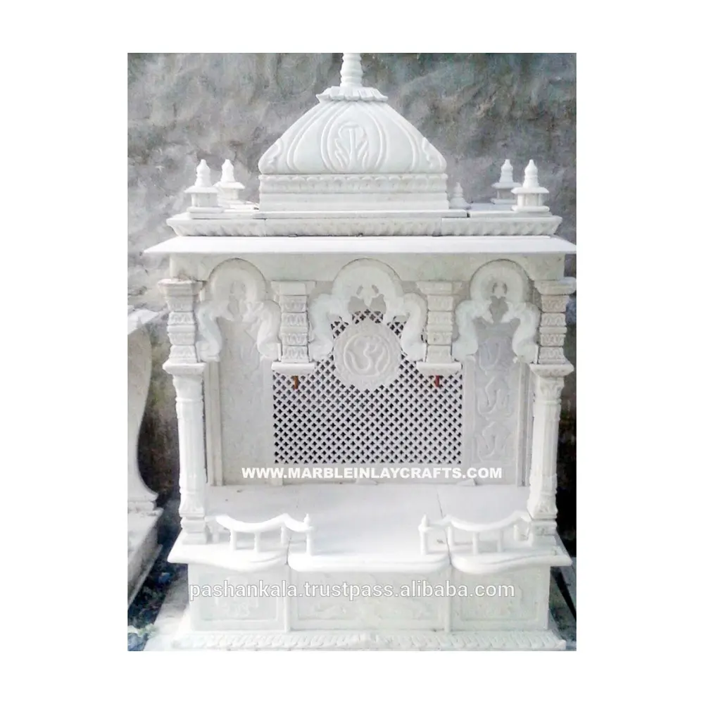 Крытый мраморный резной дома храма