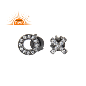 Boucles d'oreilles minimalistes en forme de boeuf Boucles d'oreilles Cz plaquées rhodium noir Boucles d'oreilles en argent 925 avec pierres précieuses naturelles en gros - Product Image 1