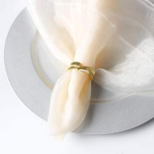 Servilleteros de metal de alta calidad en forma de hoja de oro, perfectos para una Decoración de mesa elegante en bodas y restaurantes - Product Image 4