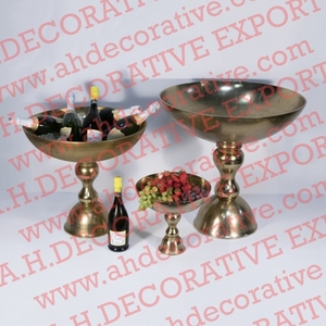 Vaisselle décorée intérieure et extérieure finition argentée avec un nouveau bol Design piédestal servant de fleurs - Product Image 4