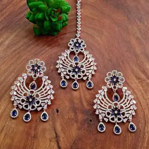 Amerikaanse Diamant Rode Kleur Vergulde Vergulde Vergulde Handgemaakte Kunstmatige Indruk Bruids Maang Tika Oorbel In India