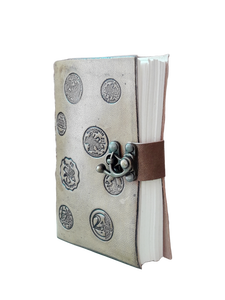 Journal en cuir vintage avec nouvelle impression de pièces de monnaie et système de verrouillage unique, cahier parfait pour les affaires et le bureau - Product Image 2