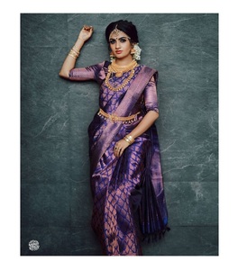 Banarasi — saree en soie bleue biologique pour femmes, respirant, avec auvent fleuri, vêtements de mariage doux et élégants, exportation par royal - Product Image 1