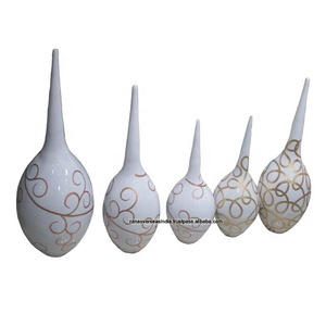 Objet de décoration en aluminium de couleur dorée et blanche pour les fêtes, les événements et les mariages - Product Image 1