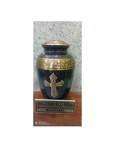 Urna Funeraria para Adultos de Latón Estilo Americano Azul con Cruz Dorada Grabada de Brassworld India - Product Image 1