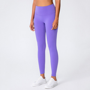 Mallas de yoga suaves de cintura alta con logotipo personalizado, pantalones ajustados para mujer, mallas atléticas para correr 2024 - Product Image 2