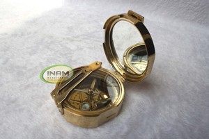 Brújula marina de latón hecha a mano de calidad extrema y fina con un diseño hermoso y moderno. - Product Image 2