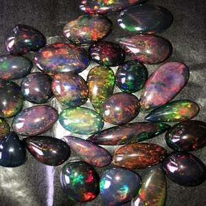 Opale de feu naturelle de qualité AAA en traitement chauffé certifié IGI noir - Product Image 4