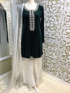 NEW--BEAUTIFUL BRODERIE SUR KURTA ,Plazo AVEC HAND--ZARDOZI TRAVAIL... pour la Fête/QUOTIDIEN BASE = 2021 ---- - Product Image 2