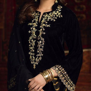 NEW---TRENDY---STYLISH---HEAVY--LONG---KURTA AVEC PANTALON POUR LA Fête-usure-robe avec applications pour la Fête/Mariage = 2021. - Product Image 1