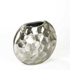 Jarrón de Aluminio Moderno para Decoración de Hotel, Diseño Elegante con Flores, Ecológico, Hecho a Mano, para Mesa, Diseño de Interiores, Uso Doméstico, Razvi - Product Image 3
