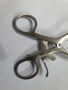 เครื่องมือผ่าตัดแบบดึงกลับชนิดใช้มือทำจากสแตนเลส ยี่ห้อ Gelpi Endo Tech รุ่น ETI-1001-561 ขนาด 7 นิ้ว รับประกัน 5 ปี มาตรฐาน ISO ระดับ Class I สำหรับหู ตา จมูก คอ - Product Image 5