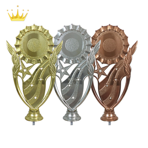Trophées d'artisanat en plastique spécialement conçus pour tout événement ou compétition - Product Image 1