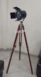 Lampadaire projecteur nautique vintage avec trépied en bois LED et base COB pour la décoration de la maison et du bureau pour le salon et l'hôtel - Product Image 4