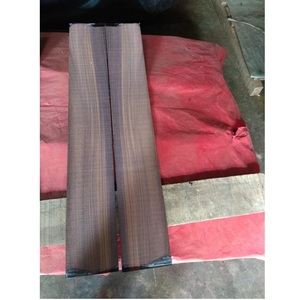 Guitarra eléctrica de palisandro East Indian y diapasón de bajo para uso en ukelele - Product Image 1