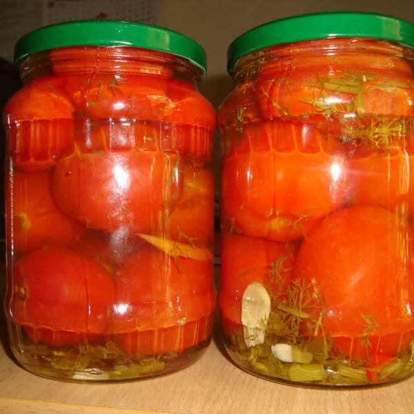 Pomodori di prugna rosso marinato IN vaso di vetro 720ML, forma rotonda-qualità PREMIUM, imballaggio OEM sotto il marchio privato ISO HACCP a basso prezzo