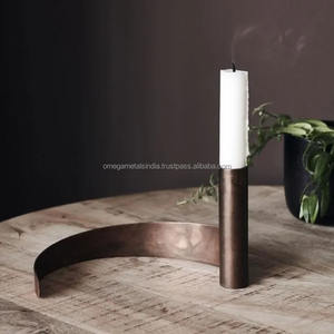 Bougeoir en métal de haute qualité et bougeoir décoratif haut de gamme pour la décoration de la maison et les bougies - Product Image 2