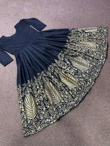 Royal Export Presenta un Nuevo Vestido de Diseñador con Bordado de Algodón Puro y Pedrería de Cerámica Hecha a Mano con Mangas Completas - Product Image 4