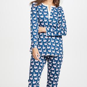 Pyjama élégant à manches longues et col en v pour femmes, tenue de nuit tendance, sexy, en coton, vente en gros, nouvelle collection été - Product Image 1