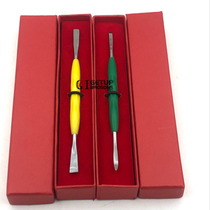 Poussoir à ongles de conception unique professionnelle avec poignée en plastique jaune et vert en acier inoxydable avec Instruments de beauté avec logo personnalisé - Product Image 1