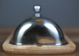 Beurrier antique de qualité supérieure en bois avec couvercle en acier inoxydable, parfait pour une utilisation sur table dans les hôtels et les restaurants - Product Image 6